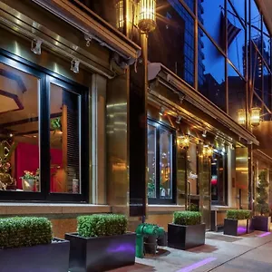 **** Hotel Avalon United States